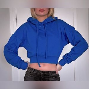TWENTY MONTRÈAL ELECTRIC BLUE CROPPED HOODIE